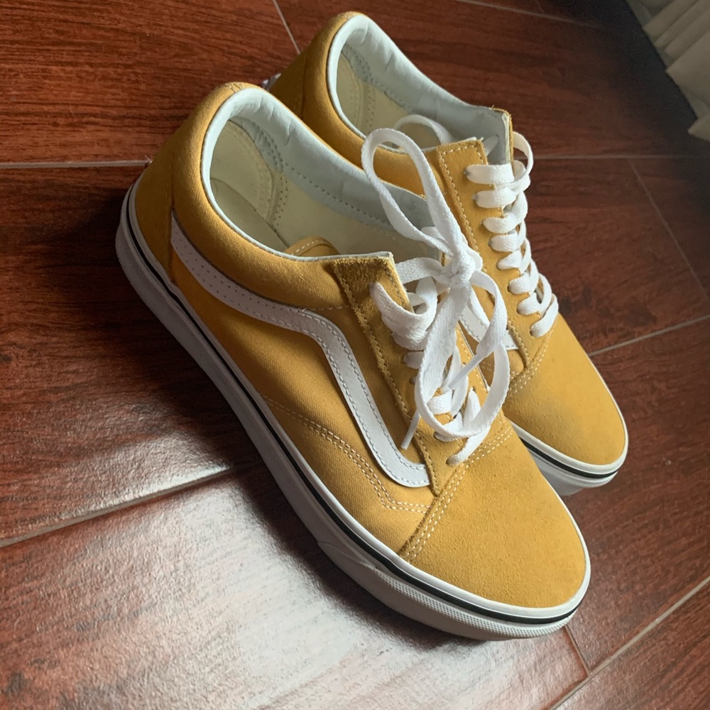 Mustard Old Skool Vans in Women’s Sz 8